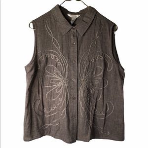 BEAUTIFUL SLEEVELESS BUTTON UP